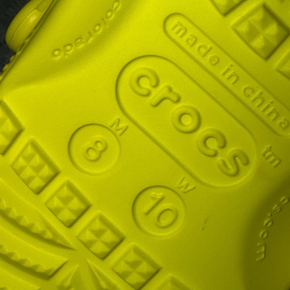 CROCS Women’s size 10 Classic-Neon Yellow-NWT - Picture 4 of 4